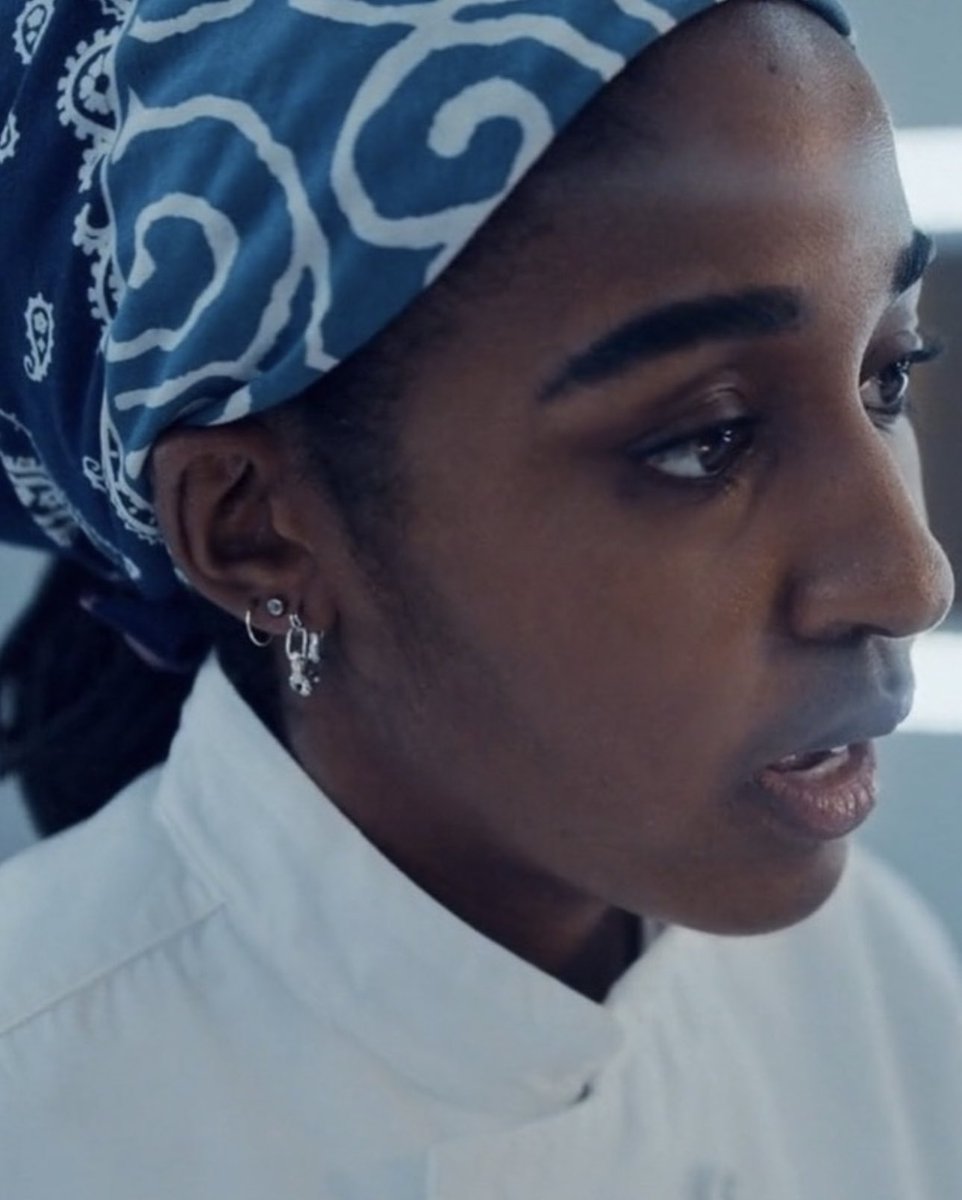 StreetFashion01's tweet photo. Ayo Edebiri’s KAPITAL Bandana Collection in Season 3 of The Bear >> https://t.co/0xk2nkOleL