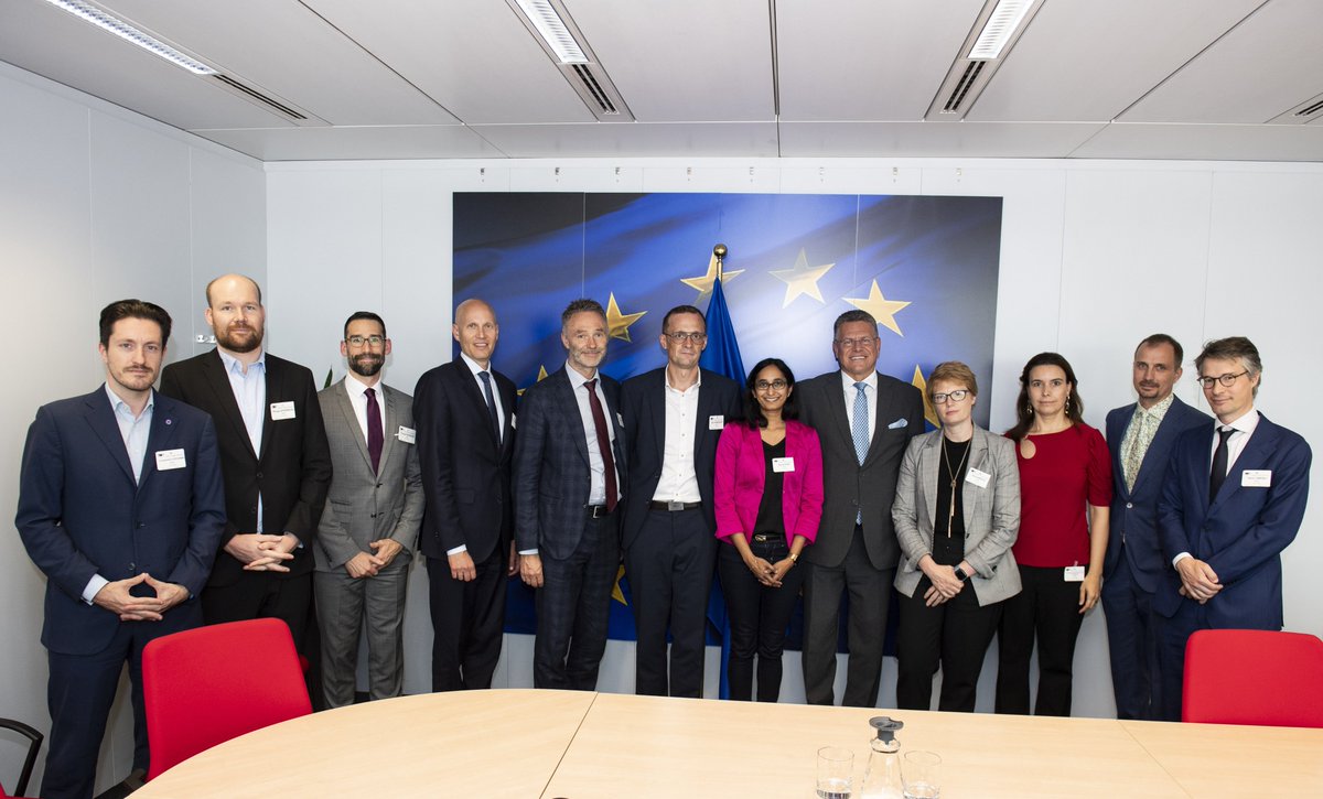 renewableH2EU's tweet photo. 🧵RHC CEOs met with @EU_Commission EVP @MarosSefcovic to discuss the #HydrogenBank. 

They stressed the need for: 
1⃣ Including a resilience criterion to ensure a level-playing field
2⃣ Relaxing temporarily cumulation rules to close the cost-gap. 
3⃣ Increasing its budget. 

⤵️ https://t.co/dZ8n4pCguT