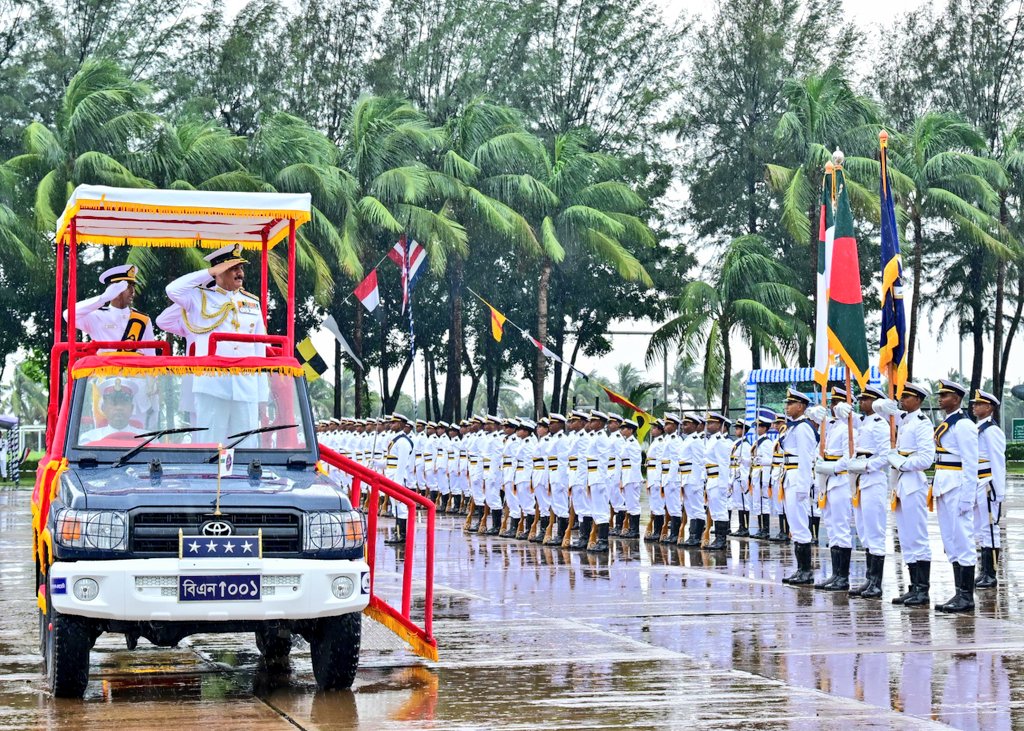 indiannavy's tweet photo. Adm Dinesh K Tripathi, #CNS reviewed the Passing Out Parade at Bangladesh Naval Academy as Chief Guest on #04Jul 24 becoming the first Foreign Head of Service to review the Parade at #BNA.

CNS alluded to #Bangabandhu Sheikh Mujibur Rahman's vision of 'Sonar Bangla' & the valour of the brave sons of soil #MuktiBahini during the Liberation War of 1971 to motivate the 68 passing out officers to dedicate their lives to nation-building & national security. #BangladeshNavy

CNS exhorted the graduating class & officer cadets on parade to put in their best in whatever they do. #Motivation - excellence a way of life.

#CNS congratulated the award winners & advised those who did not win awards to not lose hope & work harder in times to come to enhance their #professionalism.

Complimenting cadets on the immaculate turnout, drill & bearing, #CNS highlighted that, “there is a real world with real problems” waiting for them & that “everything will not happen as per their plans & wishes” and as officers “when the going gets tough, the tough get going.”

Finally, #CNS reassured the strong ties & close relations b/n #Bangladesh & #India and the two navies and stated that “*these bonds are forged in combat & would grow from strength to strength to endure peace” #IOR #BayofBengal