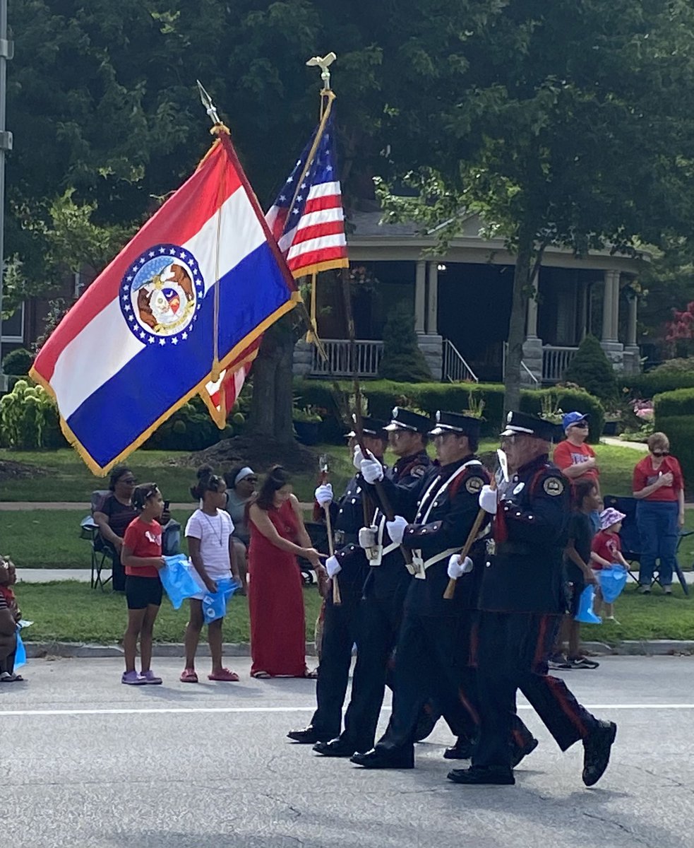 Chief Pennington (@sgffirechief) on Twitter photo On behalf of the Officers and Firefighters of the <a href="/SGF_Fire/">Springfield Fire</a> Department I wish you a happy and safe Independence Day! On behalf of the Officers and Firefighters of the <a href="/SGF_Fire/">Springfield Fire</a> Department I wish you a happy and safe Independence Day!