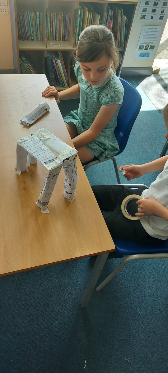 HurstParkSchool's tweet image. Year 2 built their way to success in #DT this half term! After exploring strength &amp;amp; stability in structures, they designed comfy chairs for Baby Bear 🐻 using 3D shapes - it turns out cylinder shape  are super strong! @LEOacademies #WeAreLEO🦁