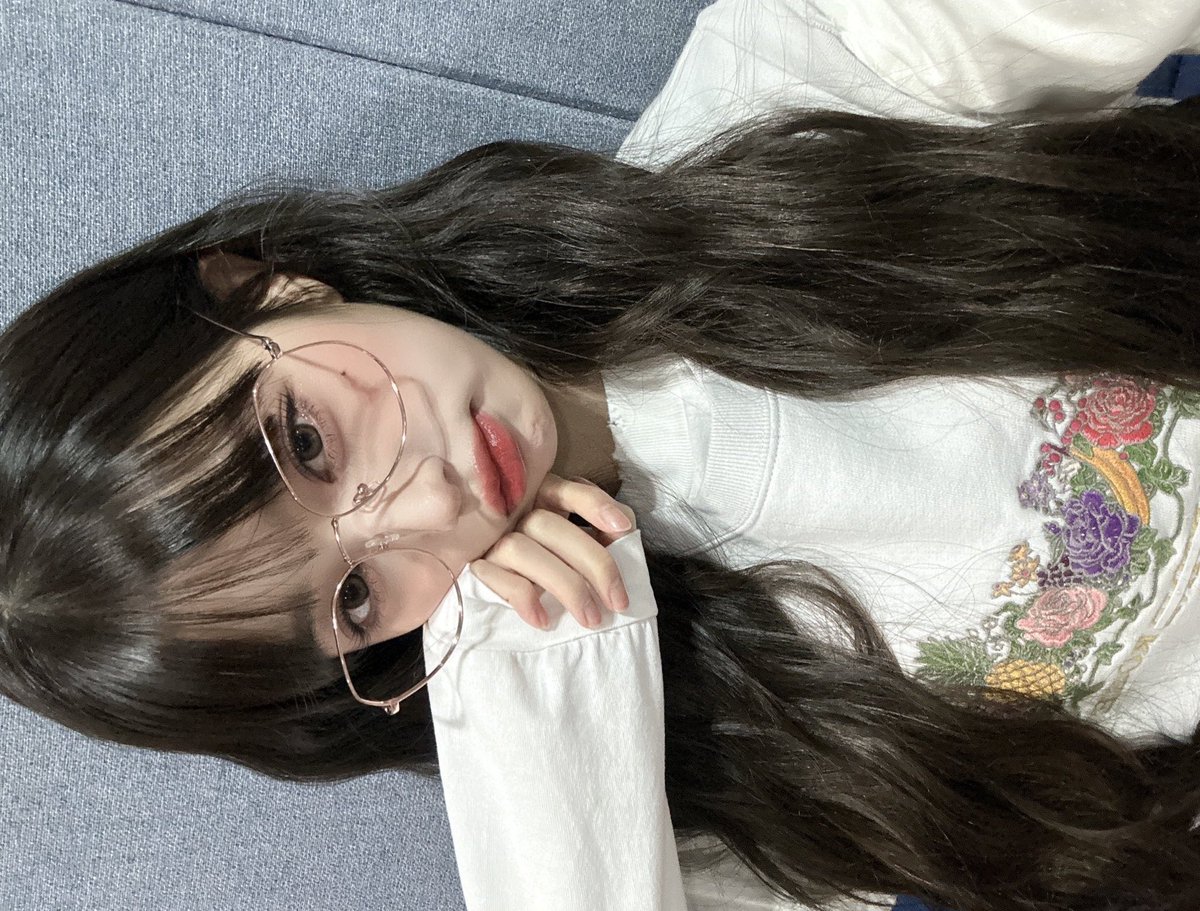luvwy04's tweet photo. 장원영은 진짜 유명한 미소녀임 https://t.co/42Tk4G7ra3