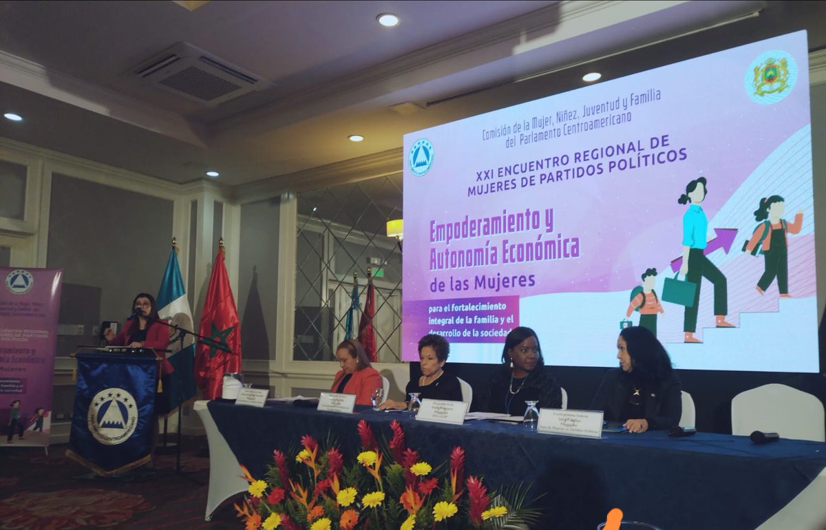 Importante promover #empoderamiento de #mujer a nivel #local #nacional #centroamericano. Reconocimiento a <a href="/PARLACEN/">PARLACEN</a> promoviendo #diálogos entre foros #mujeres #partidospolíticos #Centromérica y #Caribe. Gracias por invitación a nuestra directora #Guatemala en relatoría de panel.