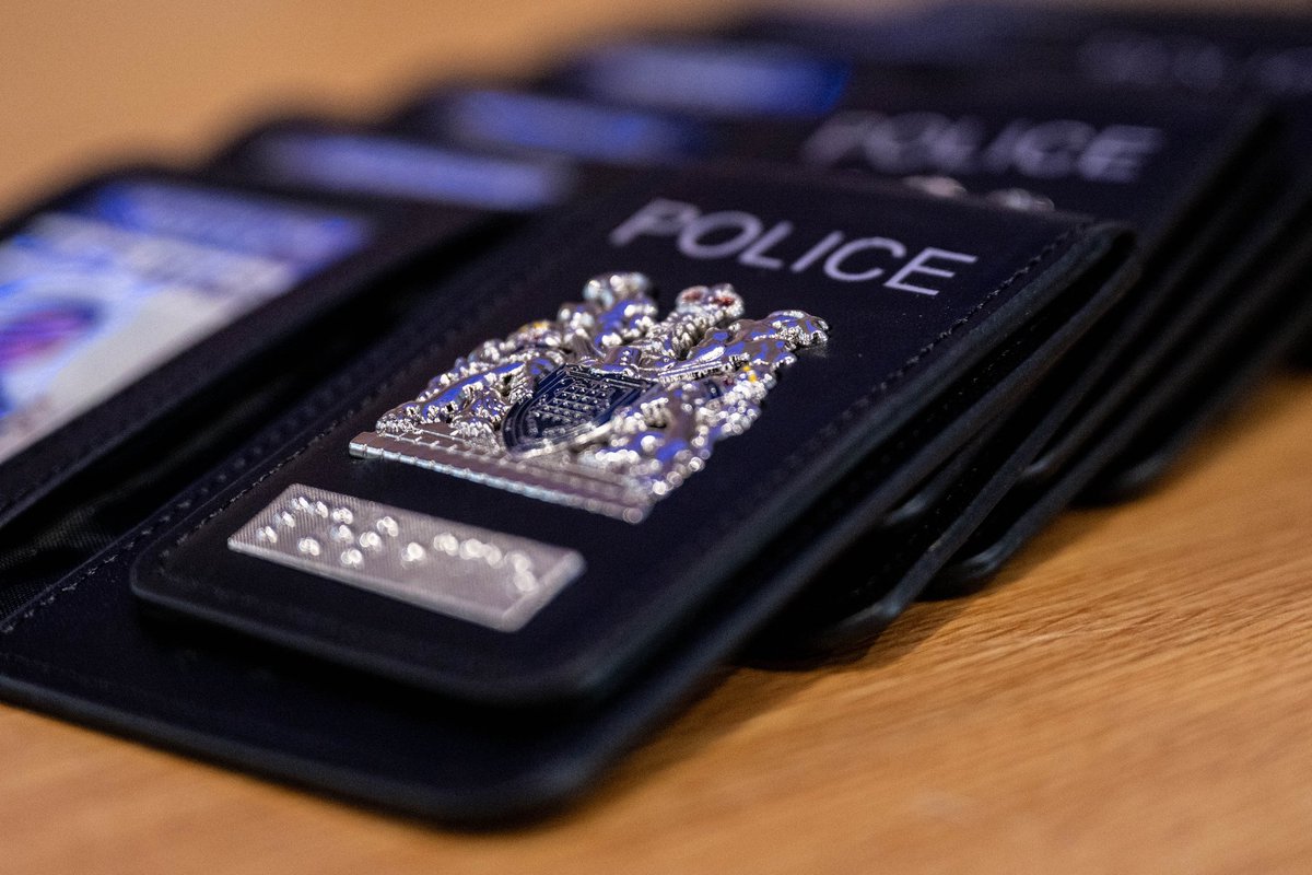 A busy day for the BCU today. However a welcome break at the Warren this morning to welcome the latest recruits to the BCU and handout warrant cards. They start “street duties” tomorrow at Sutton Police Station before joining response teams at <a href="/MPSSutton/">South Area - Sutton MPS</a> <a href="/MPSCroydon/">South Area - Croydon MPS</a> <a href="/MPSBromley/">South Area - Bromley MPS</a>