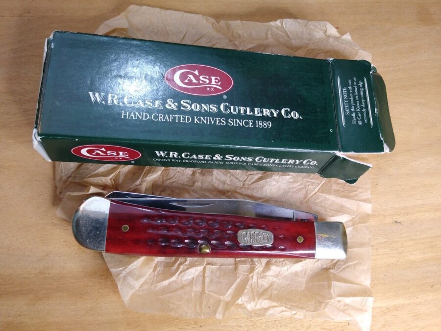 NostalgiaKnives's tweet photo. Case XX - 2007 Jigged Dark Red Bone Handle 6254 SS Large 4.13" 2 blade Trapper Knife In Original Box[Unused - Pristine Mint]

  ~ Sale Price: $97.49 ~

 https://t.co/vCCmU36vHL 
#everydaycarry #pocketknife #knivesforsale #knifecollector  #caseknives #casecutlery https://t.co/vthxotEvIO