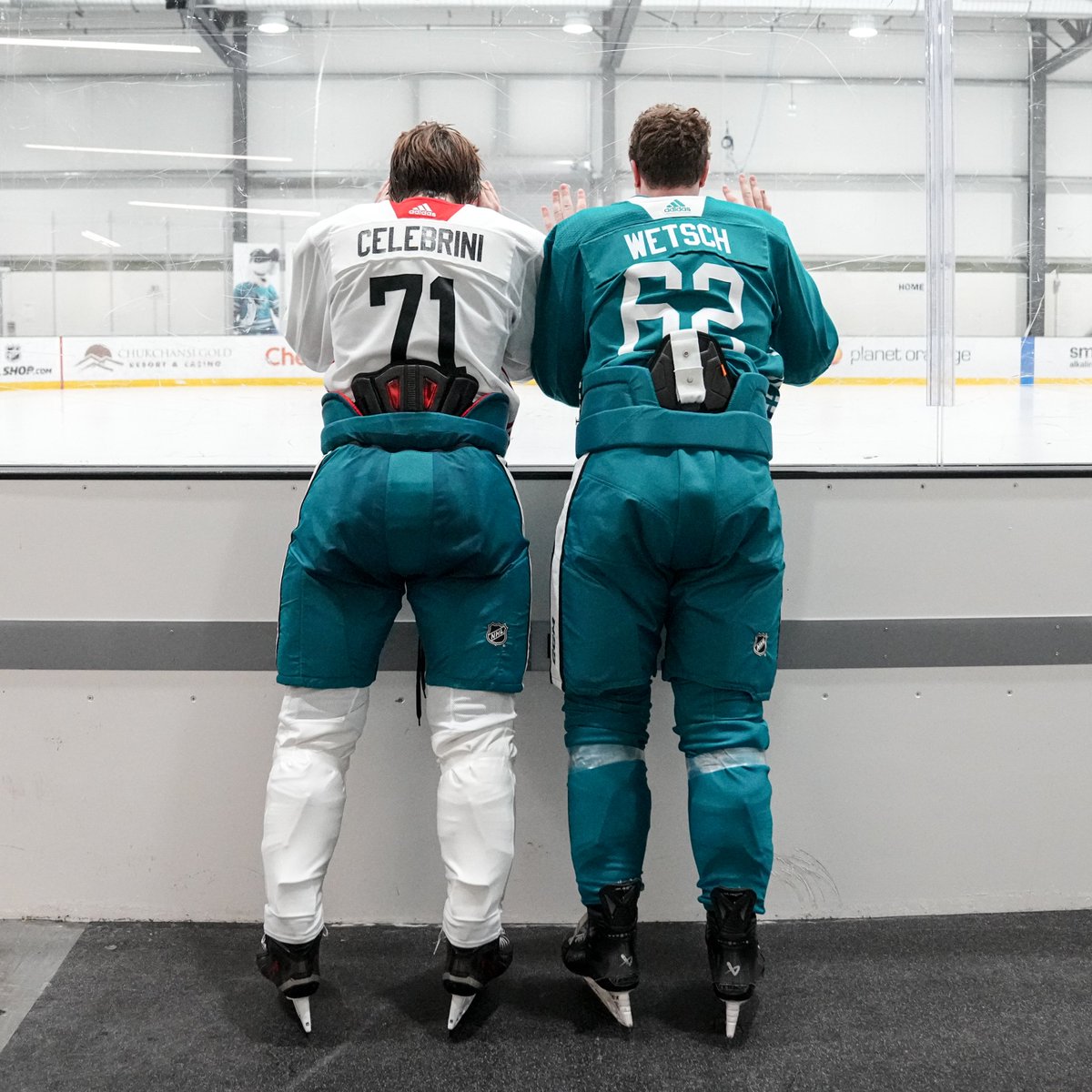 Does it ever drive you crazy,
Just how fast the night changes? 🥹