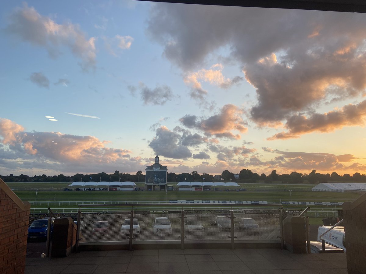 I’m here at <a href="/yorkracecourse/">York Racecourse</a> representing <a href="/SkyNews/">Sky News</a> at York Central and Outer declarations. Let’s see how the night unfolds!🗳️ #electionnightLIVE #skynewselection24