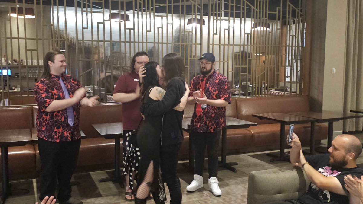 Padges_'s tweet image. And everybody clapped. Thank you for everyone in the lobby joining in, it was really awesome. @swiftSRL I love you