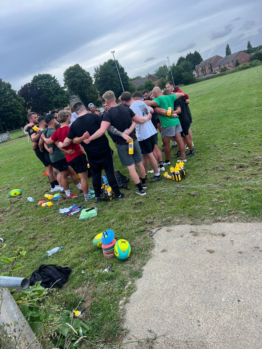 First week done ✅ numbers building nicely and well done to our u18s who joined in for part of the senior session. 
#futuresblackandwhite
