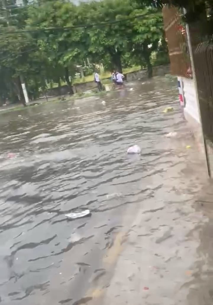 bienvenidorv's tweet photo. Este tramo es en la avenida Independencia llegando a La Sirena del 12. https://t.co/cqWCgpFaAJ