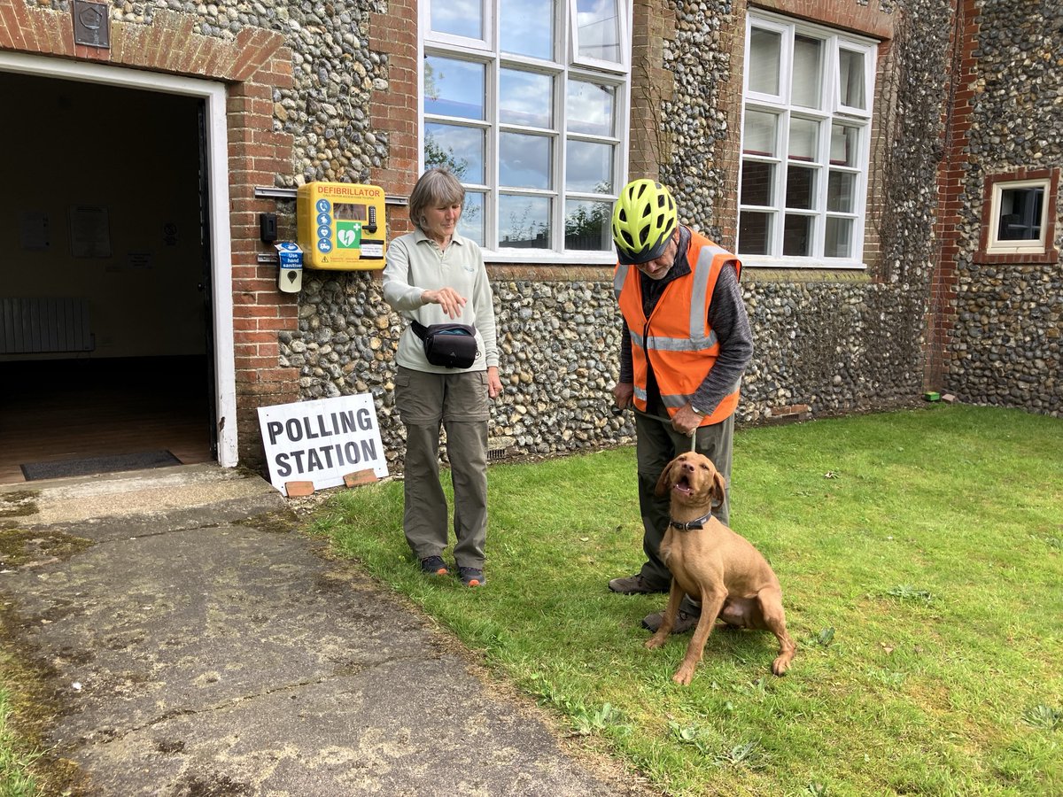 JaneWFP's tweet photo. Turnout was high #dogsatpollingstations on the Norfolk-Suffolk border. #GeneralElection2024 https://t.co/mMXXxN1vky