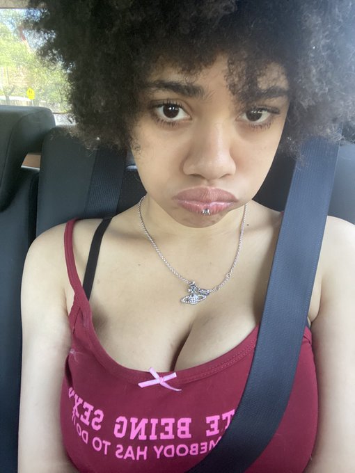 angry face bc i need dick https://t.co/BDh1scQXJP