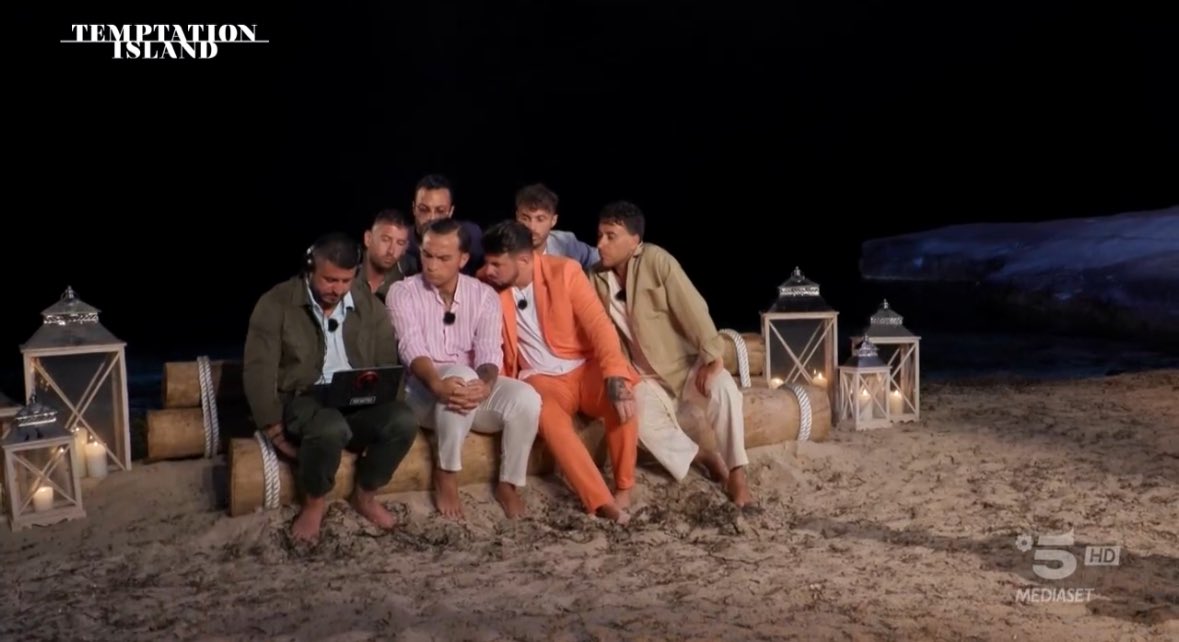 Quando sei con le amiche e dici “ ragazze guardate che ha postato?”

#TemptationIsland