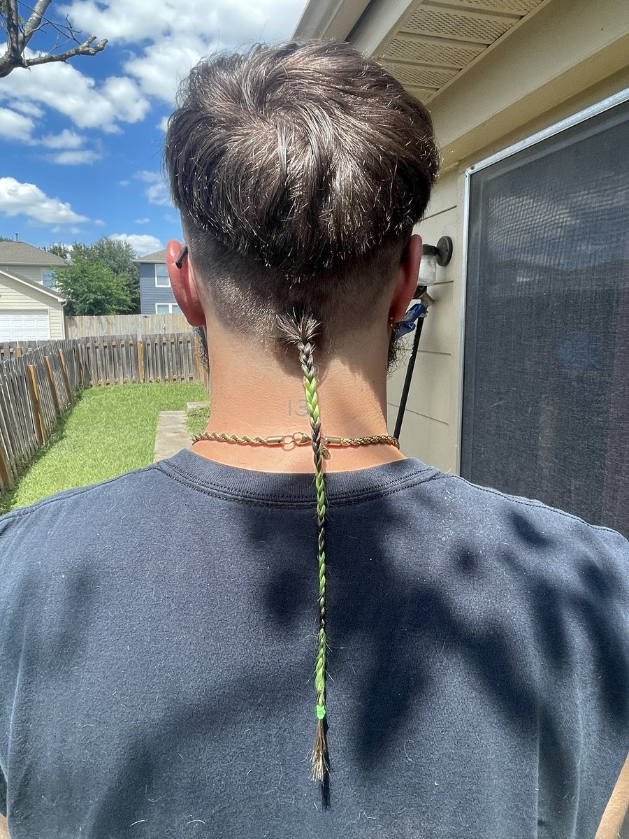 mercu2rial's tweet photo. fuck it brattail https://t.co/9boV0S5QHA