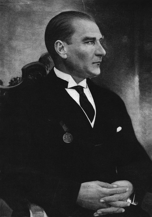 Eğer bir gün, benim sözlerim bilimle ters düşerse, bilimi seçin.

-Mustafa Kemal Atatürk