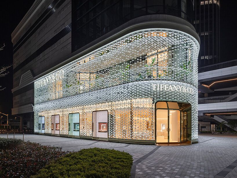 designboom's tweet image. .@TiffanyAndCo shanghai is veiled in a glimmering glass diamond facade by @MVRDV 💎 buff.ly/3RWFvVH