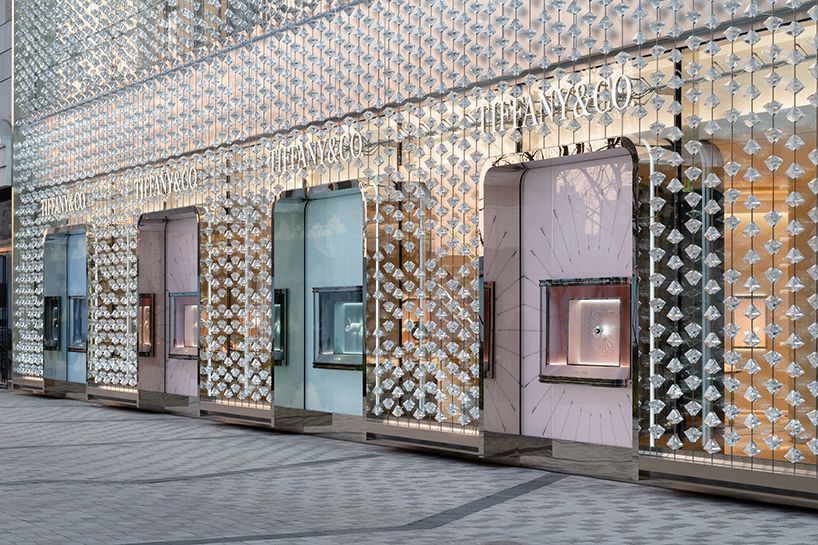 designboom's tweet image. .@TiffanyAndCo shanghai is veiled in a glimmering glass diamond facade by @MVRDV 💎 buff.ly/3RWFvVH