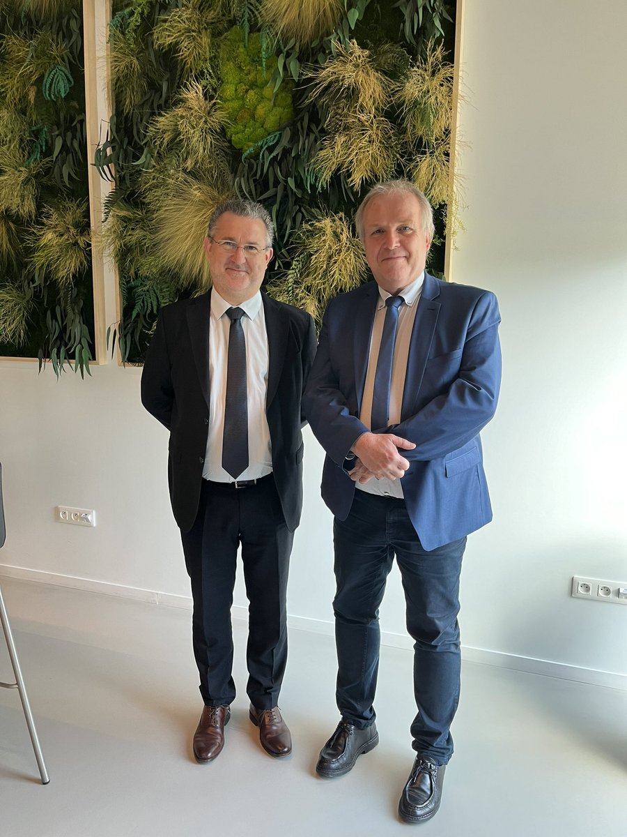Institut G.Chappaz (@igchappaz) on Twitter photo Olivier Dupéron vient d’être élu président du conseil de l’Institut, félicité par Christophe Clément, président de l’Universite de Reims, pour la mandature de 2024 à 2026.
<a href="/universitereims/">Université de Reims Champagne-Ardenne</a> Olivier Dupéron vient d’être élu président du conseil de l’Institut, félicité par Christophe Clément, président de l’Universite de Reims, pour la mandature de 2024 à 2026.
<a href="/universitereims/">Université de Reims Champagne-Ardenne</a>