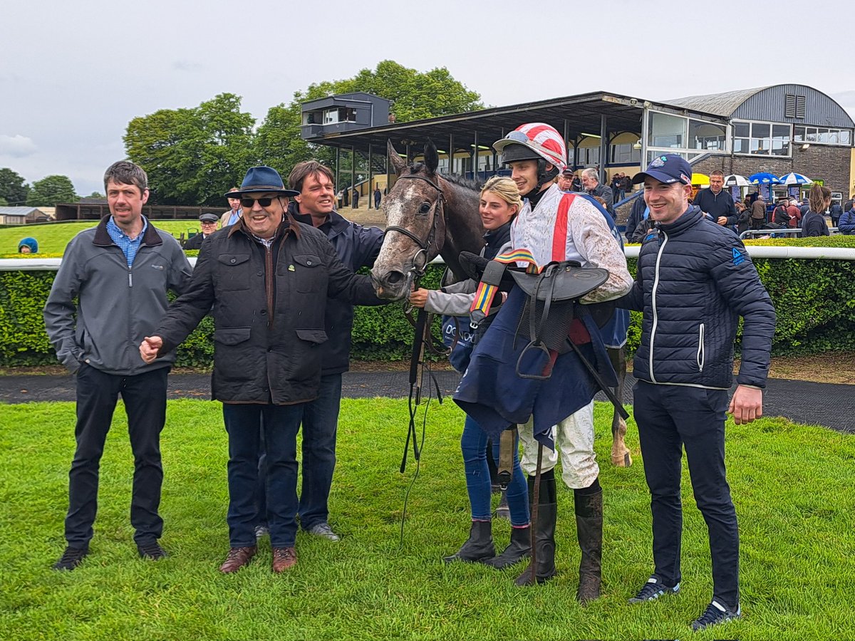 Irishracing.com Live (@irishracing365) on Twitter photo Butter Fingers & Lee Shanahan with winning connections <a href="/tipperaryraces/">Tipperary Racecourse</a> <a href="/rosullivan82/">Ross O'Sullivan</a> Butter Fingers & Lee Shanahan with winning connections <a href="/tipperaryraces/">Tipperary Racecourse</a> <a href="/rosullivan82/">Ross O'Sullivan</a>