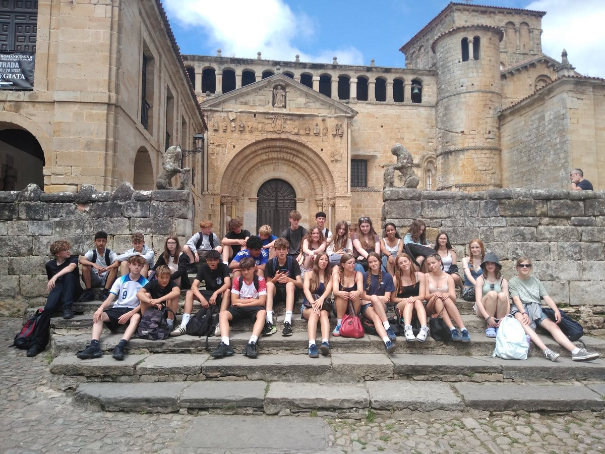 BMS_cantabria24's tweet photo. A quick stop in beautiful Santillana for ice cream, souvenir shopping and a group photo! #SchoolTrip https://t.co/dKdAmdqVmX