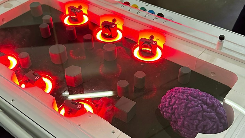University of Bath (@uniofbath) on Twitter photo As part of the u-Care project, researchers from <a href="/BathPhysics/">Physics at Bath</a> have helped develop a special ultraviolet (UV) light that can precisely target cancerous cells. This innovation is being introduced at this week's <a href="/royalsociety/">The Royal Society</a> Summer Science Exhibition.
bath.ac.uk/announcements/… As part of the u-Care project, researchers from <a href="/BathPhysics/">Physics at Bath</a> have helped develop a special ultraviolet (UV) light that can precisely target cancerous cells. This innovation is being introduced at this week's <a href="/royalsociety/">The Royal Society</a> Summer Science Exhibition.
bath.ac.uk/announcements/…