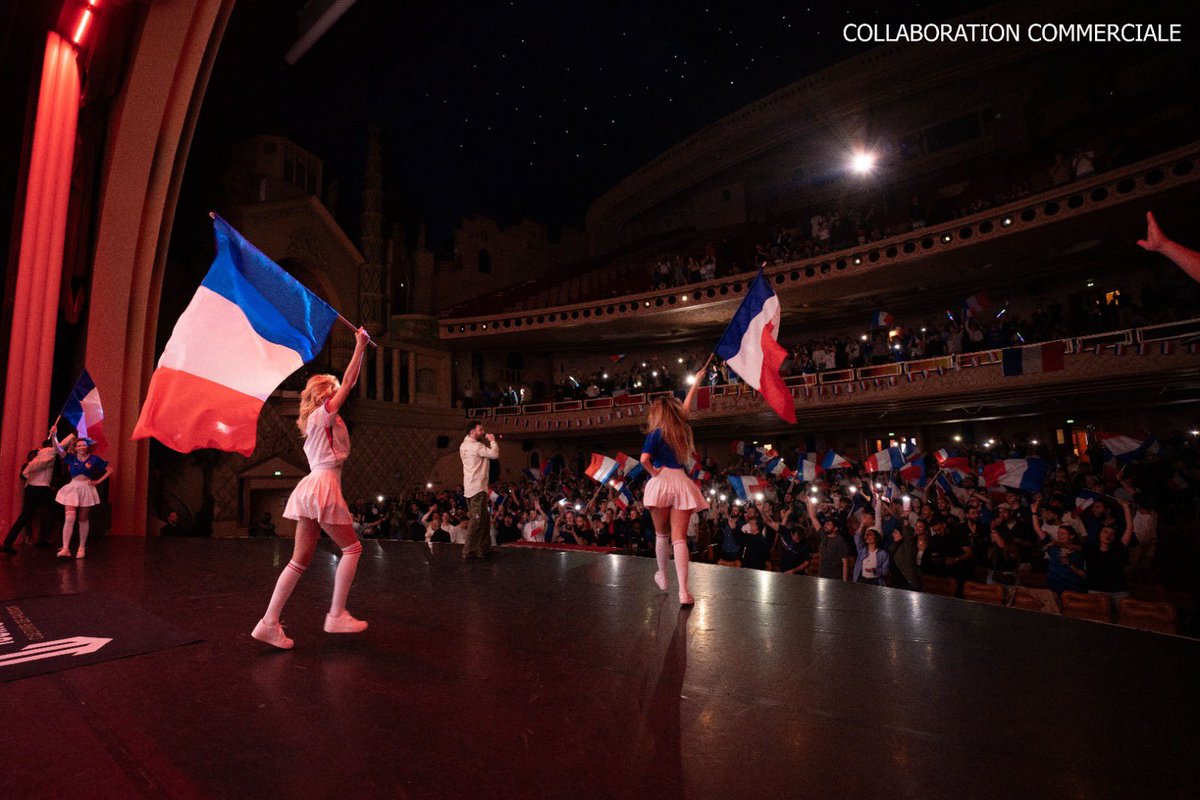 ActuFoot_'s tweet photo. 𝐉-𝟏 avant Portugal 🇵🇹 - 🇫🇷 France au Grand Rex ! 🔥

Diffusion du match, pom-pom girls, quiz sportifs, concert live artiste musical, show live d’un saxophoniste : viens profiter d'une soirée exceptionnelle dans le plus grand cinéma du monde ! 

On te régale : -6€ sur ton billet et celui de tes potes avec le 𝐜𝐨𝐝𝐞 𝐩𝐫𝐨𝐦𝐨 "𝐀𝐂𝐓𝐔𝐅𝐎𝐎𝐓𝟐𝟒" 🎁

👉 Prends vite ta place : https://t.co/WdSXAKjJZD