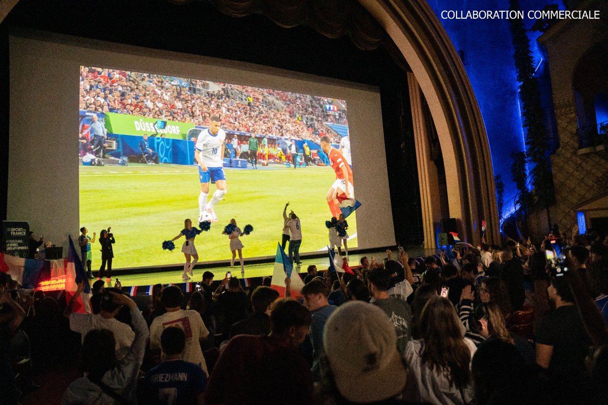 ActuFoot_'s tweet photo. 𝐉-𝟏 avant Portugal 🇵🇹 - 🇫🇷 France au Grand Rex ! 🔥

Diffusion du match, pom-pom girls, quiz sportifs, concert live artiste musical, show live d’un saxophoniste : viens profiter d'une soirée exceptionnelle dans le plus grand cinéma du monde ! 

On te régale : -6€ sur ton billet et celui de tes potes avec le 𝐜𝐨𝐝𝐞 𝐩𝐫𝐨𝐦𝐨 "𝐀𝐂𝐓𝐔𝐅𝐎𝐎𝐓𝟐𝟒" 🎁

👉 Prends vite ta place : https://t.co/WdSXAKjJZD