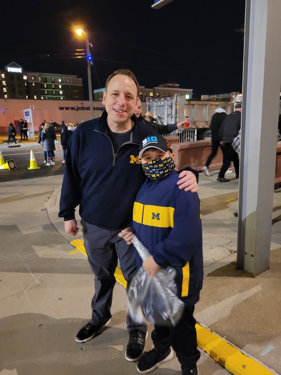 Adrian Gonzales tweet media