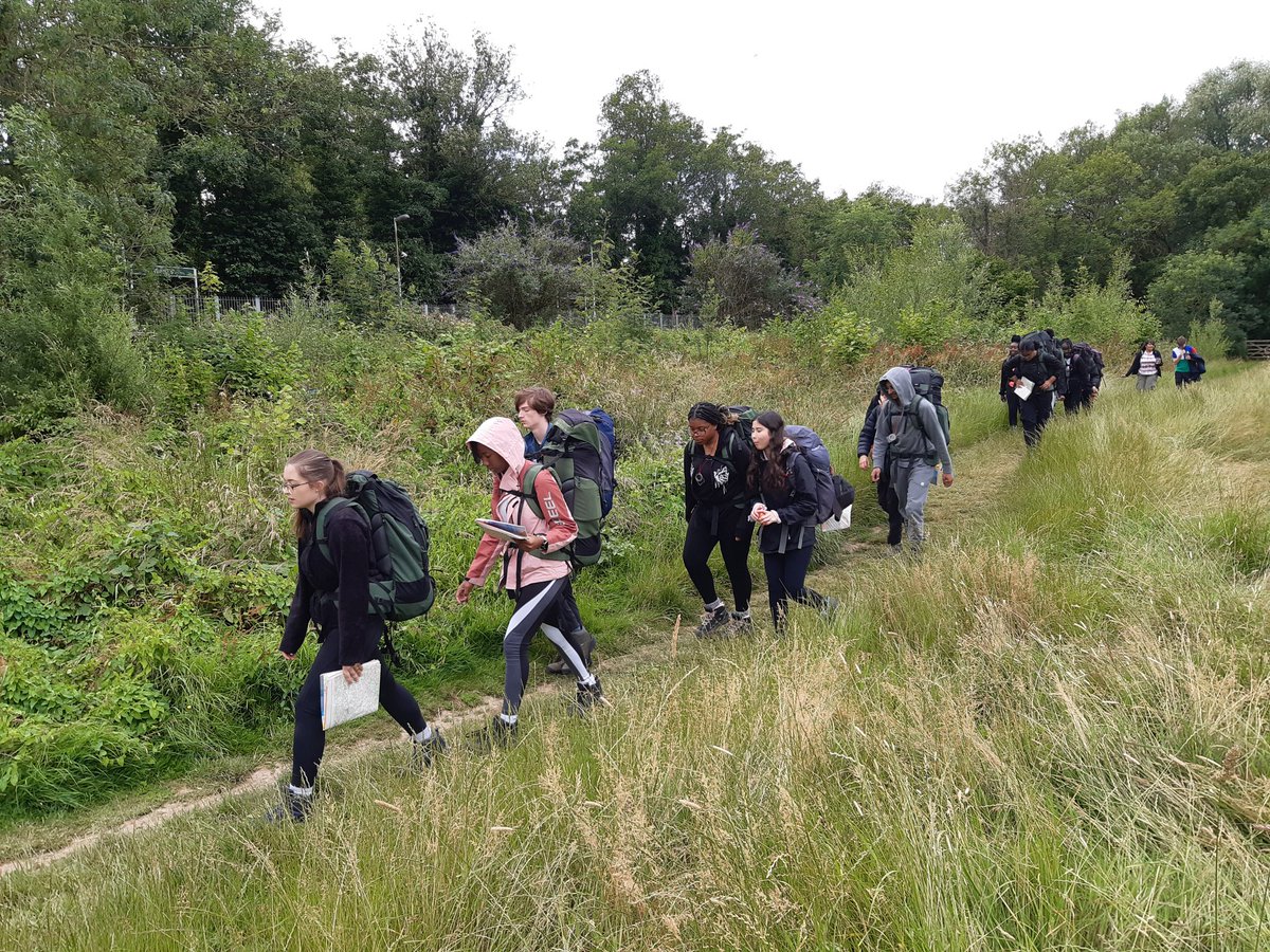 HCACPDofE's tweet image. DofE Silver students setting off from Uckfield on their three day qualifying expedition to the south coast!