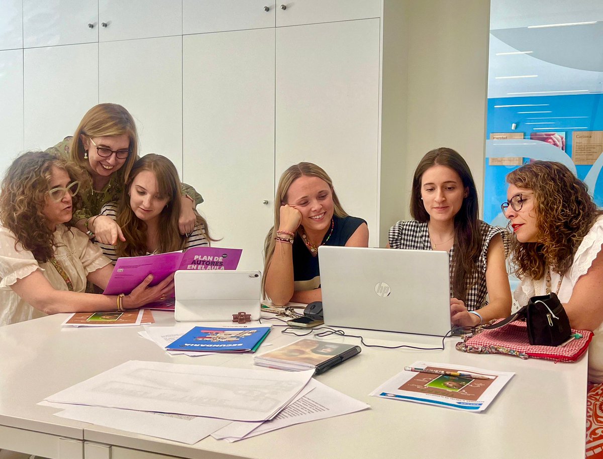 ColeMarillac's tweet photo. Aprovechando la última energía para programar el curso que viene. Seguimos trabajando.
#colegiosHHCC #EducaciónVicenciana https://t.co/5mg0SnYtAN