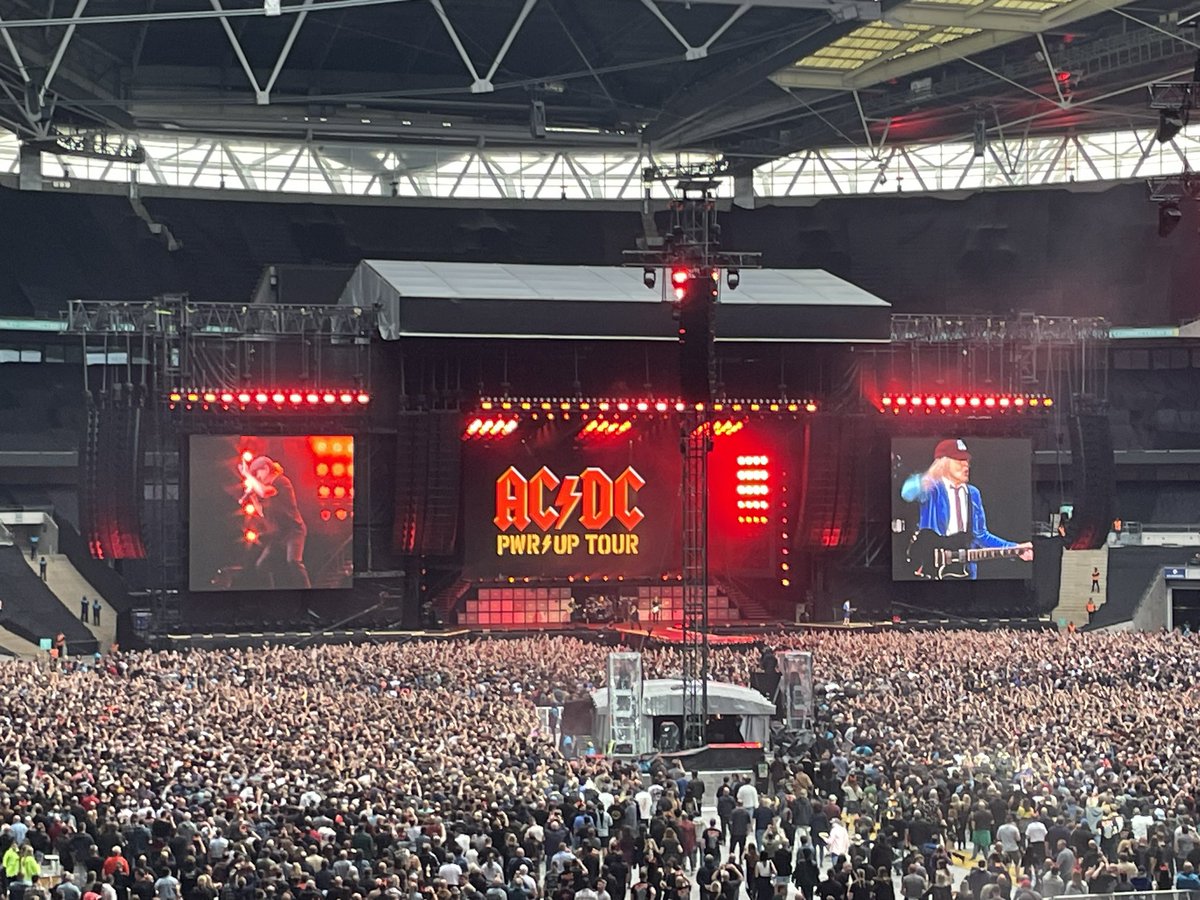 acdcsdevil's tweet image. 03.07.24 my biggest dream came true, i will never forget this moment &amp;amp; will treasure it forever! ❤️ acdc, we salute you!⚡️