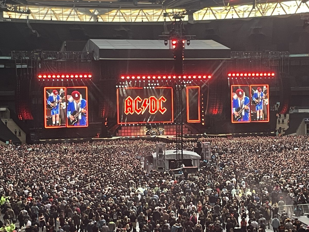 acdcsdevil's tweet image. 03.07.24 my biggest dream came true, i will never forget this moment &amp;amp; will treasure it forever! ❤️ acdc, we salute you!⚡️