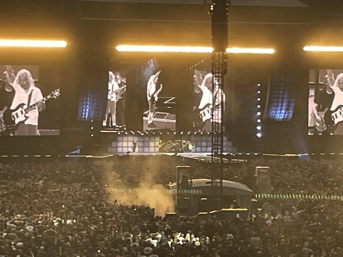 acdcsdevil's tweet image. 03.07.24 my biggest dream came true, i will never forget this moment &amp;amp; will treasure it forever! ❤️ acdc, we salute you!⚡️