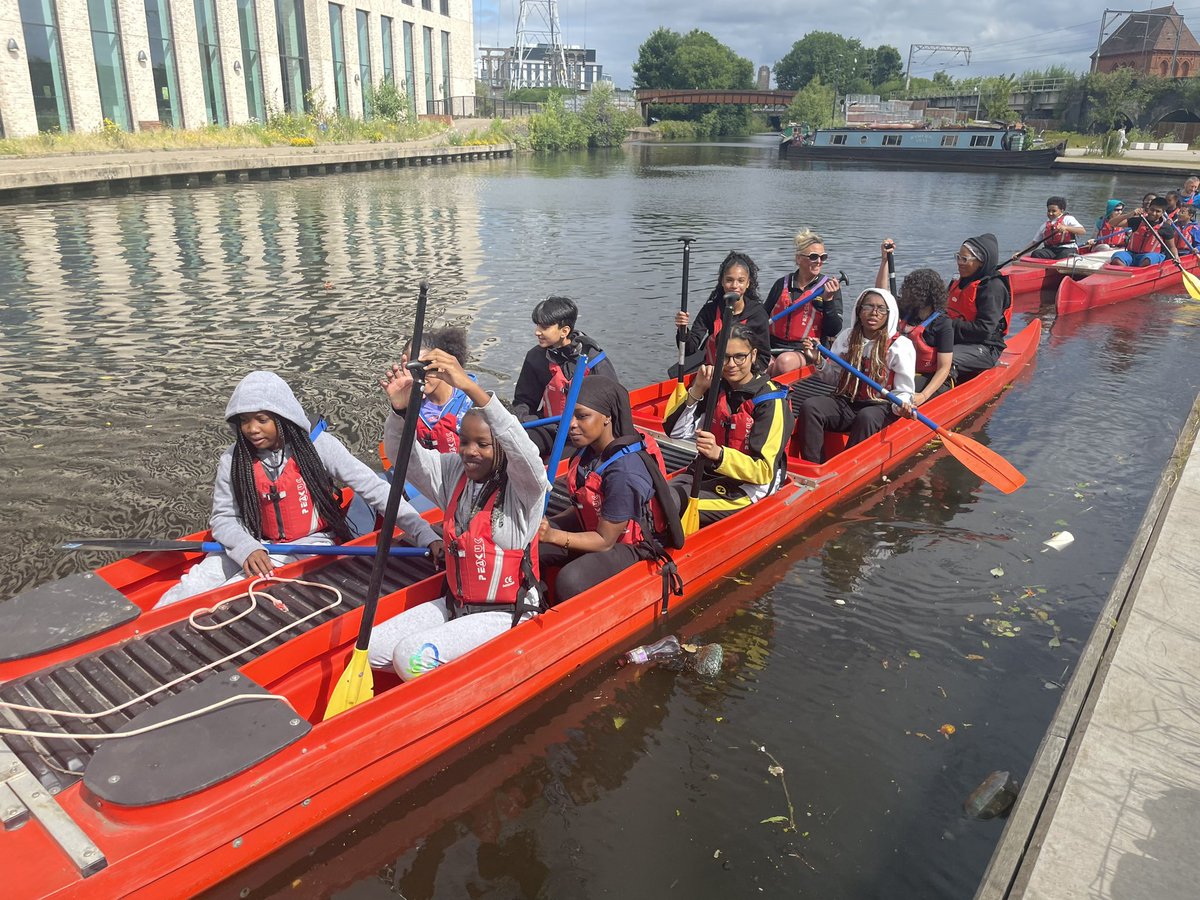 HolyheadPE's tweet photo. We had a fab morning Bellboating on Birmingham Canal! 
A reward trip for our girls who have given everything in extra curricular this year! Thank you @YourSchoolGames @KESSPB for the opportunity! The girls had a great time!! 🛶 🌊 https://t.co/Qr02692Bvw