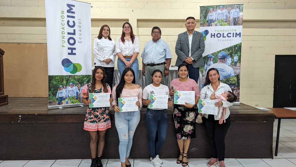 Graduamos la promoción 2023- 24 en nuestro Centro de Educación para Todos en Puerto Hondo , a través de la Fundación <a href="/HolcimEcuador/">Holcim Ecuador</a> capacitamos de manera gratuita a 453 mujeres y 127 hombres en diferentes talleres de habilidades productivas y liderazgo.#ConstruimosProgreso