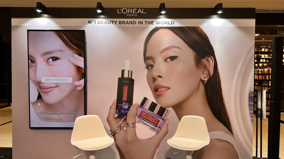 drohsem1's tweet photo. @lorealparis  Hyaluronic Acid Oil Control is now available at @watsonsmy. Amazing PR event at Pavillion Bukit Jalil with beauty all around you. The line-up was amazing. Coming up next… https://t.co/bk3UkWLZx4