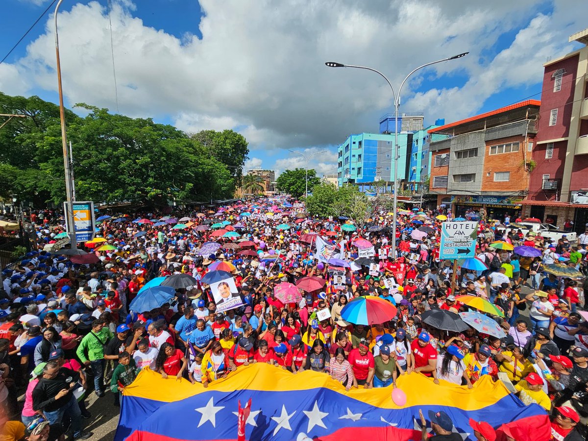 MunozPsuv's tweet photo. #MaduroPresidente  Extraordinario Inicio de Campaña en apoyo al Presidente @NicolasMaduro   San Fernando de Apure

@ConElMazoDando 
@eduardopiate2 @dcabellor 
@jorgerpsuv https://t.co/E3GUcbDjjE