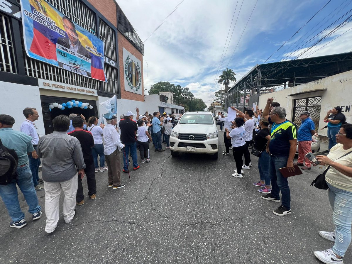 SobellaMejias's tweet photo. #4Jul Desde muy tempranas horas la militancia y dirigencia de @ADemocratica en Resistencia Lara, iniciamos   la campaña presidencial,#28Jul, comprometidos con la defensa del voto y garantizar  el triunfo de  @EdmundoGU @unidadvenezuela. https://t.co/VY8tcBm2vO
