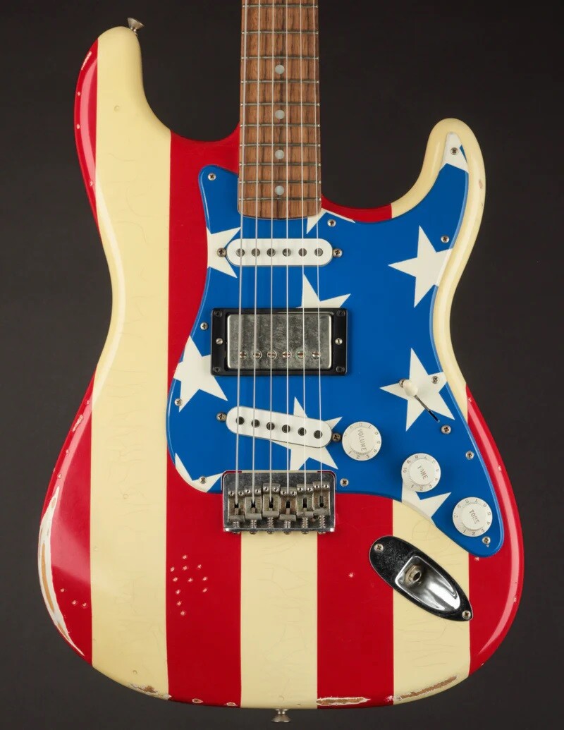 SeymourDuncan's tweet image. We had the strangest urge to share a pic of Wayne Kramer's signature Stratocaster today. 🤔 Not sure why. We miss Wayne, but his music sprit and legend will live forever.

📸 The Music Emporium 

#SeymourDuncan #WayneKramer #MC5 #July4th