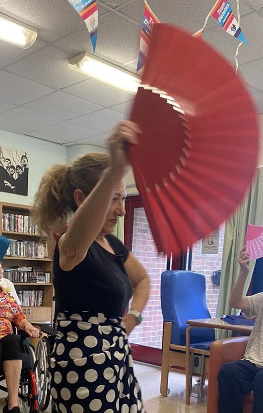 UHSussex_SRC's tweet photo. We recently had the pleasure of a visit from a professional flamenco dance teacher! Everyone had a great time dancing to the music 🪭 We were all transported to sunny Spain! ☀️ 🇪🇸💃🏾 #neurorehab #makerehabfun  #flamencodancing https://t.co/LcysaIcHsS