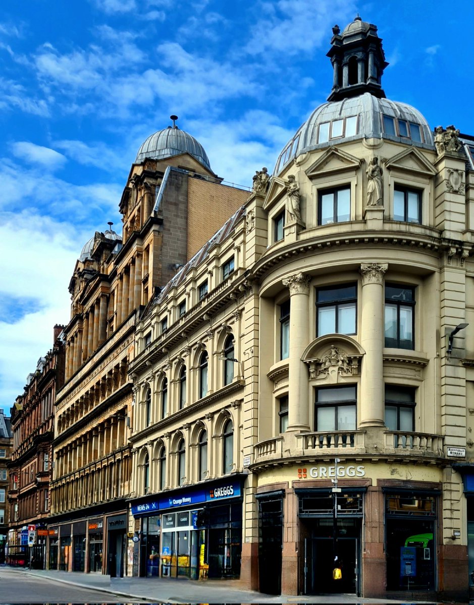is_glasgow's tweet photo. Traditional sandstone buildings lining Gordon Street in Central Glasgow.
#glasgow #architecture #glasgowbuildings #gordonstreet #streetscape https://t.co/mFlyhRM29I