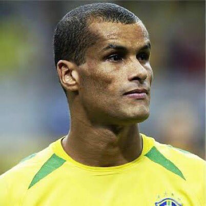 futnostalgico's tweet photo. 🗣️ Rivaldo: “Eu joguei mais do que Zidane, Xavi, Beckham, Bergkamp, Del Piero e Marcelinho Carioca.”

Entrevista ao canal @desimpedidos.

Concorda? 🤔

Nostálgico! https://t.co/OOFvnQiCB5