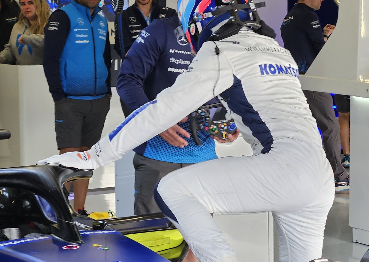 AlbertFabrega's tweet image. Tal como especifica el reglamento, @FranColapinto ha pasado el test de salir del coche en 7" y montar volante en 5". En total max 12", para poder participar mañana en los libres 1 
#f1 #BritishGP