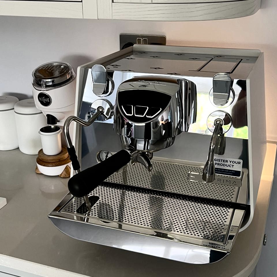 Recent_Coffee's tweet image. Congratulations to the Gledhill’s for their End Game Home Espresso Machine☕️

Our first sale and white glove installation of the world famous Victoria Arduino Eagle One Prima🤩

Home espresso? Completed it mate.

#recentbeans #homeespressomachine  #victoriaarduino