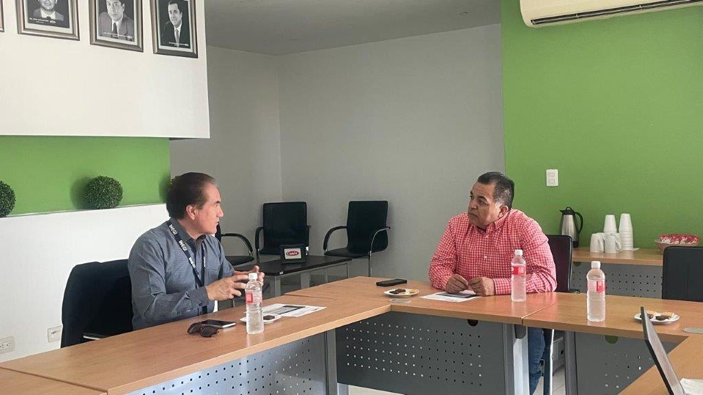 Efrain_Limones's tweet photo. Visitamos al Ing. Francisco Salazar Mendía, presidente de la @CmicDurango, para platicar sobre la importancia del Sector para los  #CensosEconómicos2024 y la relevancia de su colaboración con el @INEGI_INFORMA. Agradecemos su interés y disposición. https://t.co/mfph4beY2r