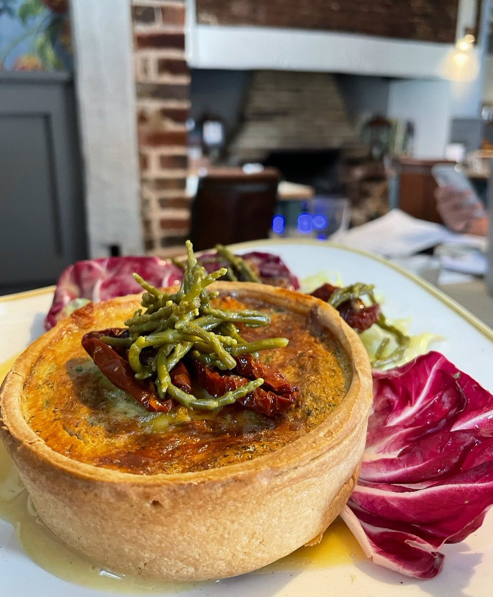 ditchlingbull's tweet photo. If we may blow our own trumpet a moment, our crayfish and smoked salmon quiche (with sweet sun-dried tomatoes and pickled samphire) is a mighty fine morsel.
#DinnerTime #LightBite #QuicheLovers #Ditchling https://t.co/ASiG5KLxTK