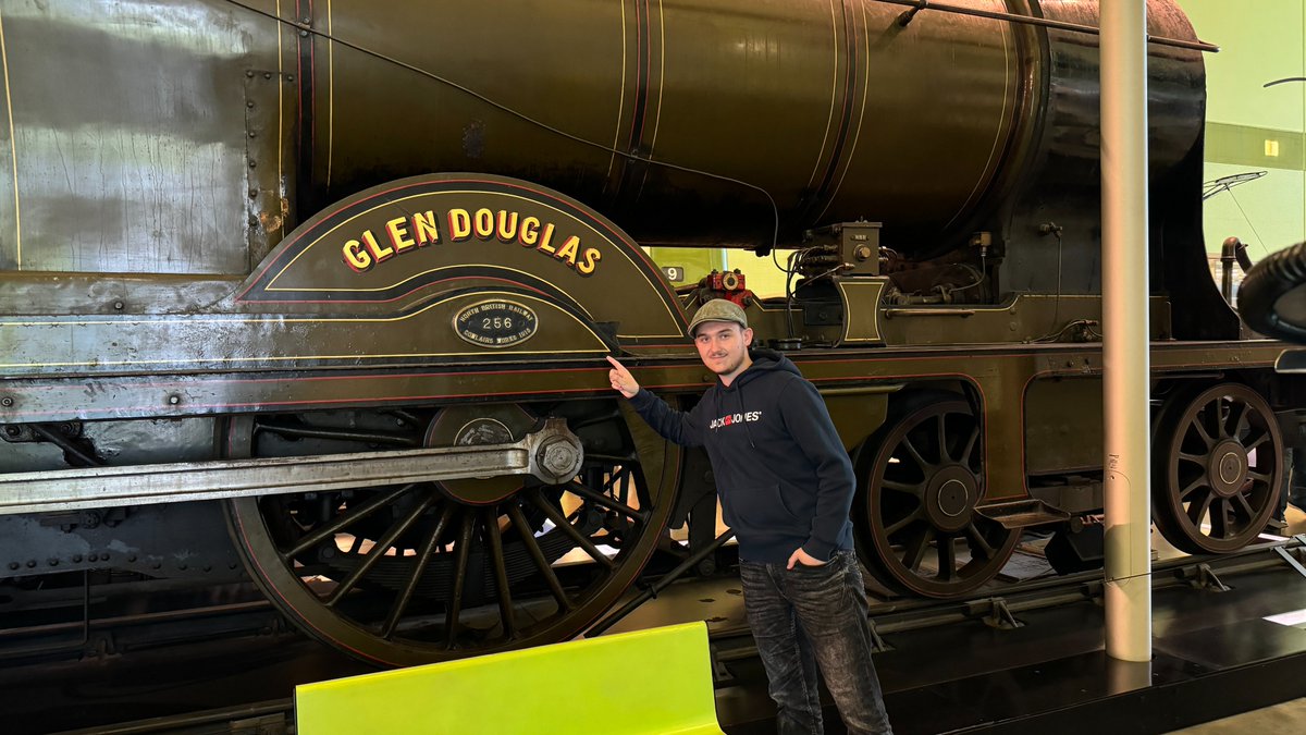 ColorJon89's tweet image. Probably the coolest way to announce a new model:

Here's my model of Edward, very happy with how he turned out! 
Three days after I finished him we went on a school trip to scotland (more on that soon), and i actually saw the only remaining NBR K Class (the basis of this model).