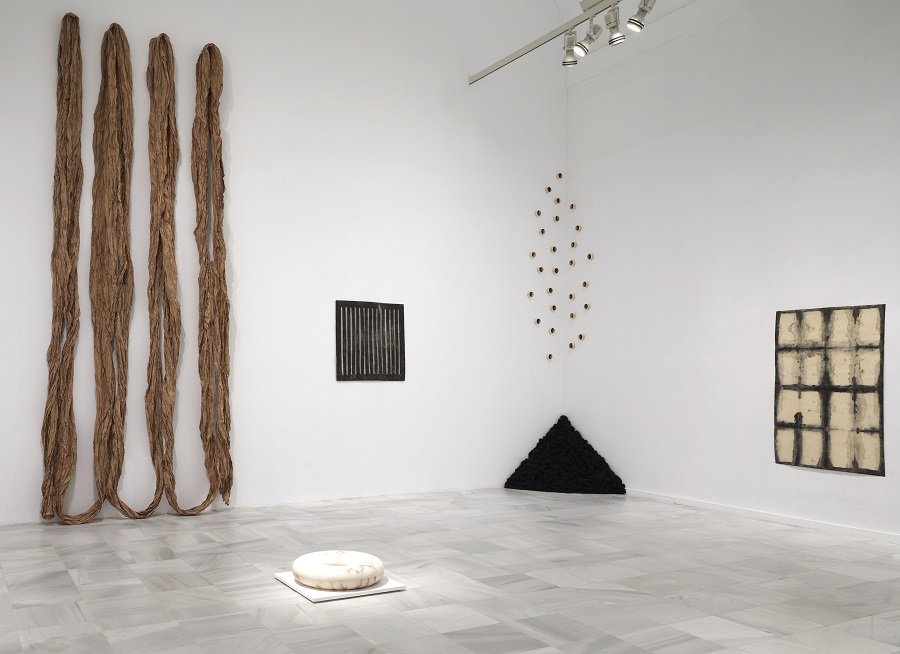 La artista austríaca afincada en España, Eva Lootz, nos cautiva con su creatividad y profunda reflexión a través de tres exposiciones que se presentan de manera simultánea en España. Visita nuestro link para saber más de la vida y obra de esta artista.
artedecercanias.com/2024/07/eva-lo…