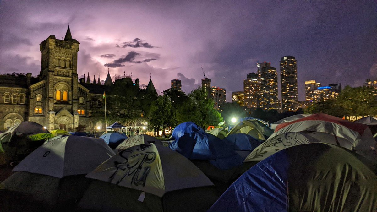 Sait_Simsek_'s tweet photo. University of Toronto students and our communities made history. Each day, we strengthened our ties and learned from each other.

Our story is just beginning.

Read encampment stories:
https://t.co/QJrTj0Q6Gi

Share your encampment story:
https://t.co/6BSEfIS75w https://t.co/nrYkQ3ykYK