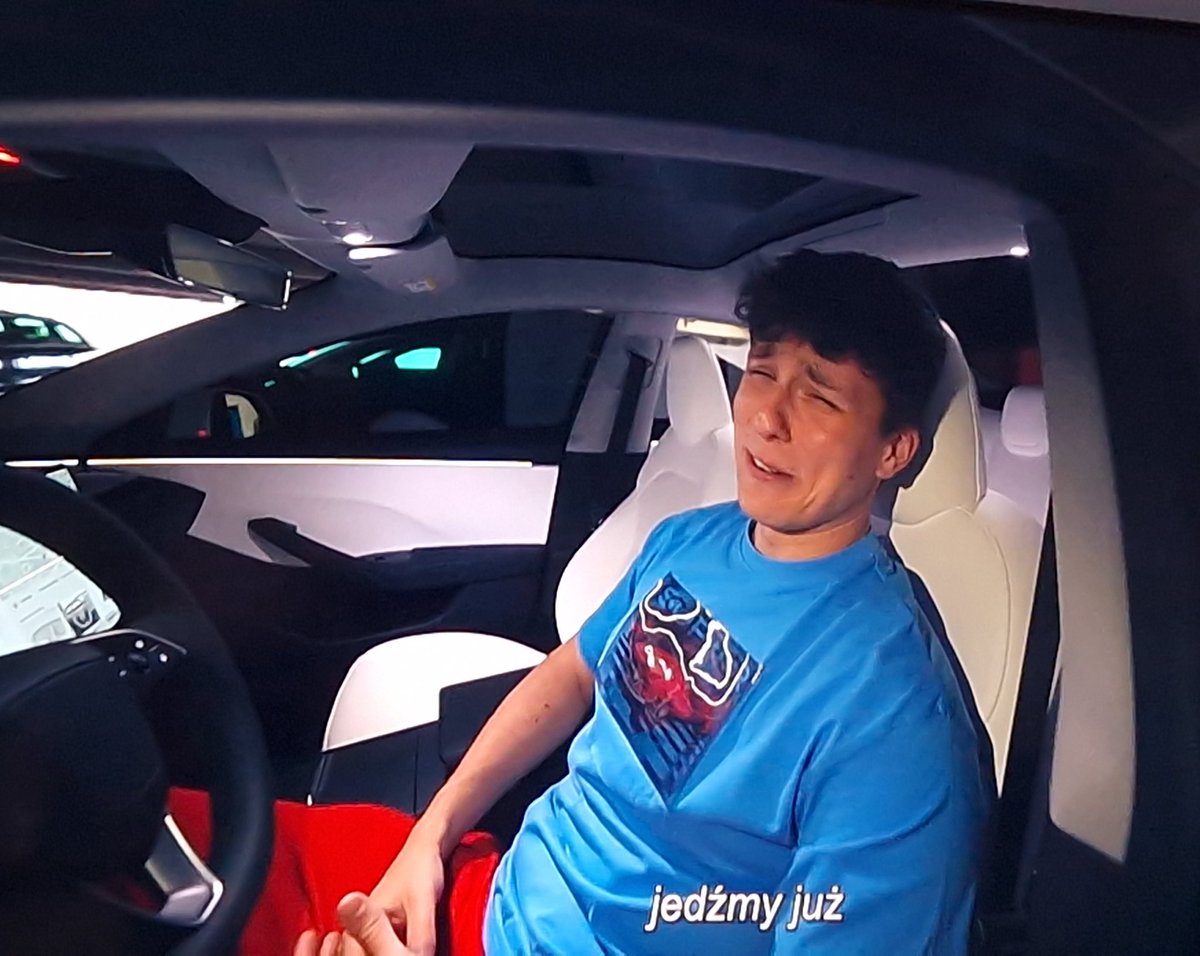 admrkss's tweet photo. jednak mu się nie podoba XD #mortalcio https://t.co/NDsW7Aljic